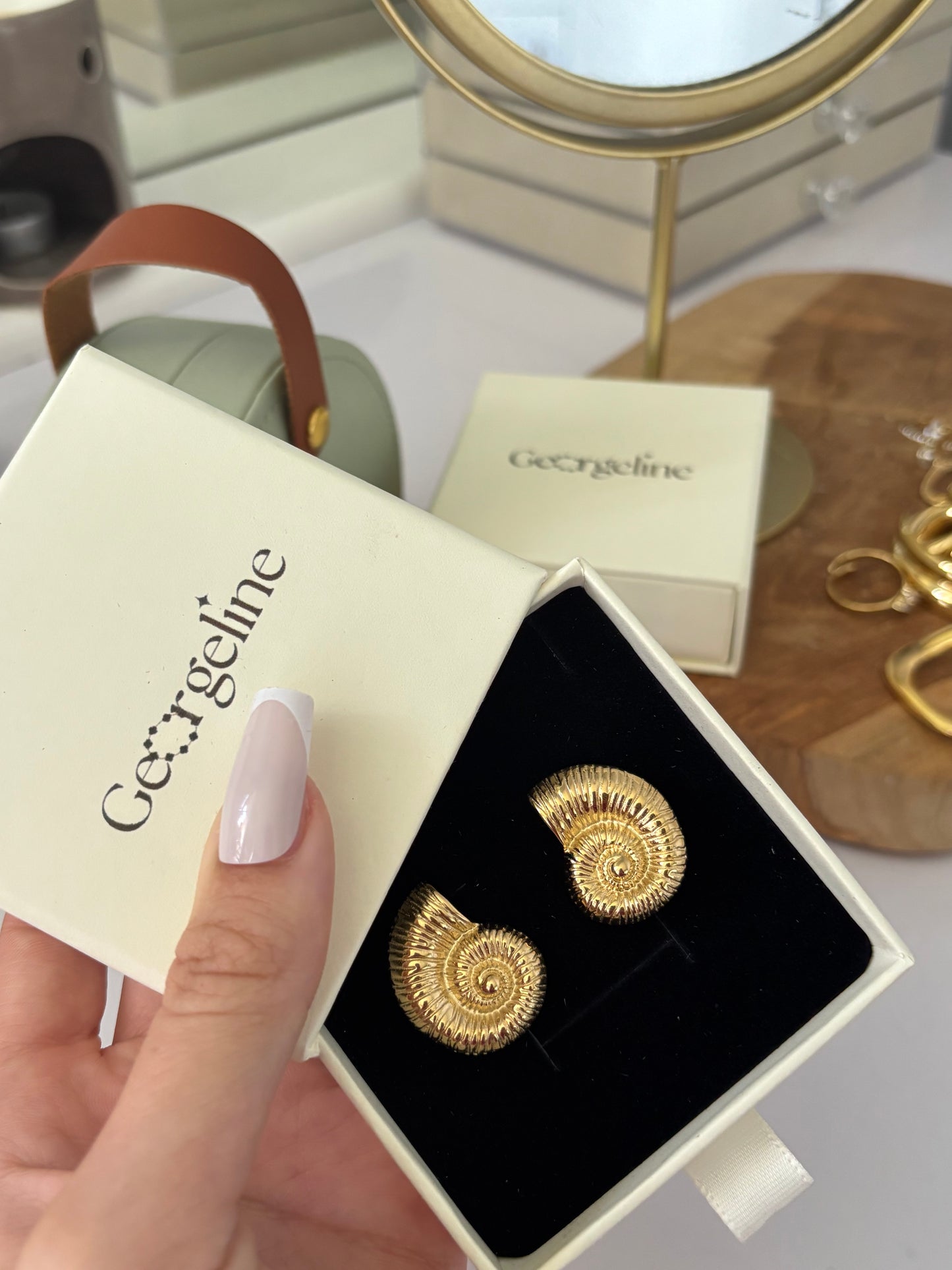 Les boucles d'oreilles Camilia